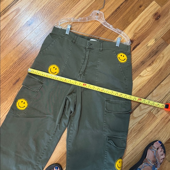 Lucky Brand Green Cargo Pants with Yellow Smiley Patches size large - Picture 10 of 11